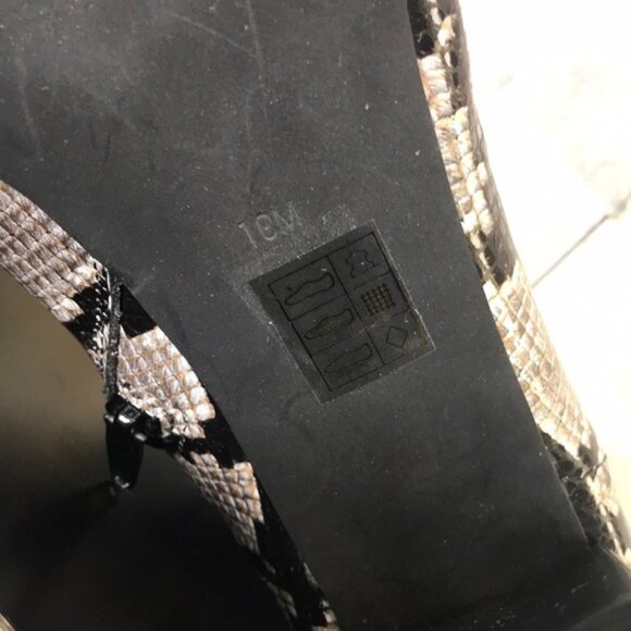 Jeffrey Campbell Raven Bootie - Picture 9 of 9